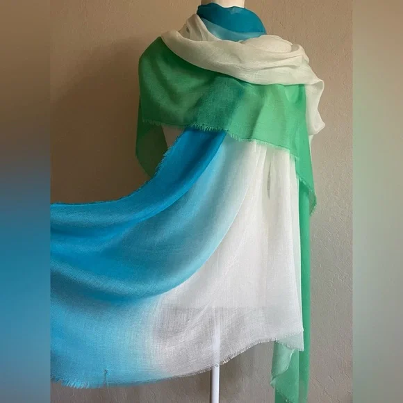 Blue, white and green wrap - Picture 7 of 11